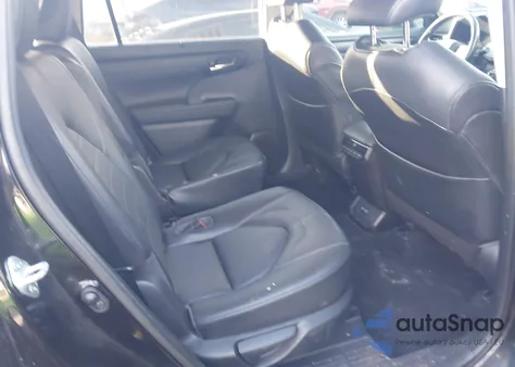 2021 Toyota Highlander Xle z USA, uszkodzony, nr VIN 5TDGZRAH8MS046532